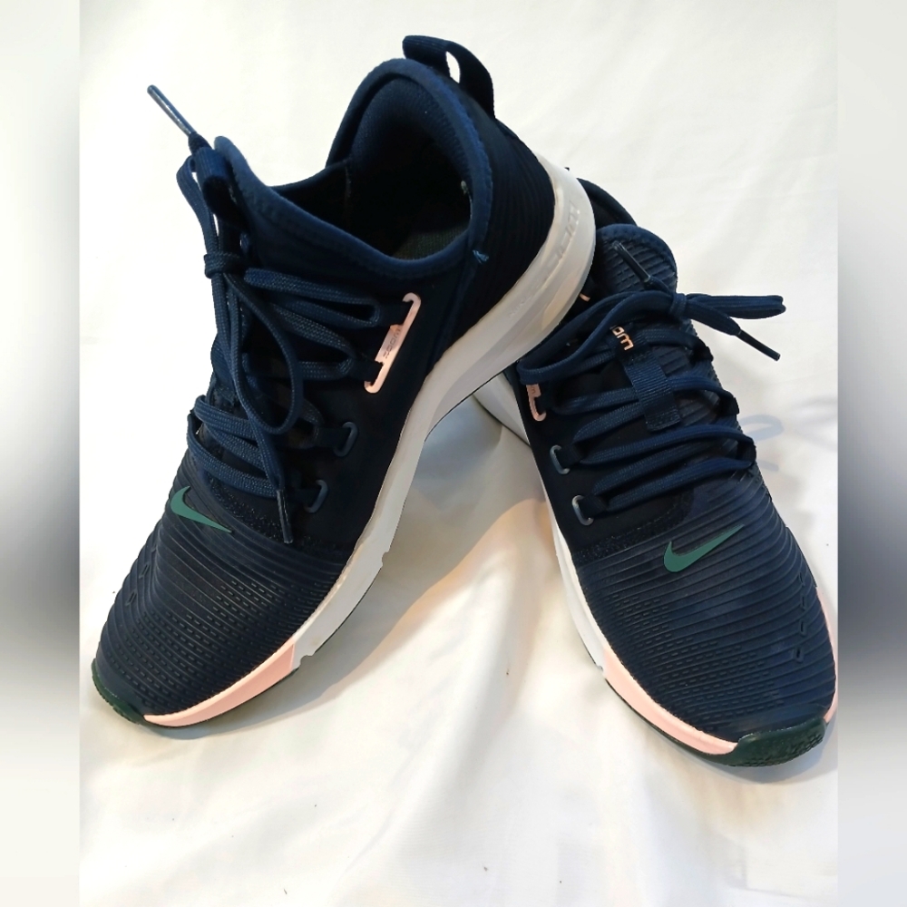 Nike Air Zoom Elevate Womens Size 6.5 Navy With Pink